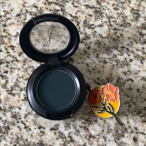 MAC matte eyeshadow in PLUMAGE